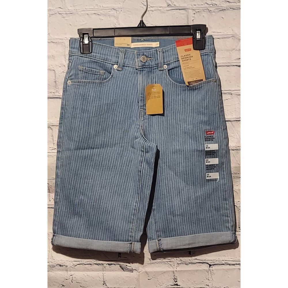 Levis Womens 00/24 Mid Rise Bermuda Walking Shorts Hypersoft Blue Pinstripe NWT